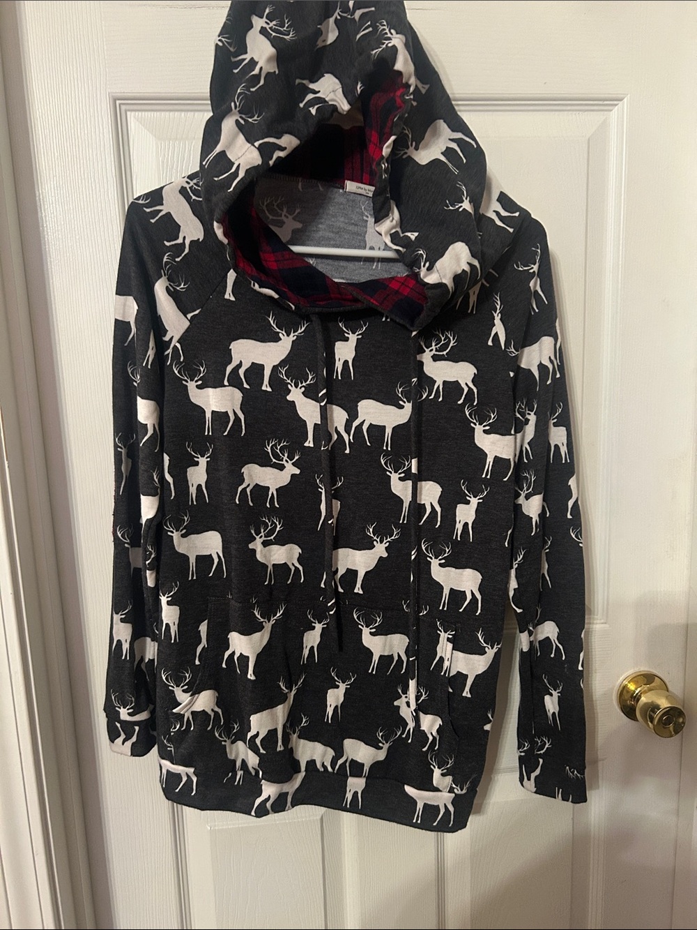 Women's Black Long-Sleeve Hooded Tee with White Reindeer Print